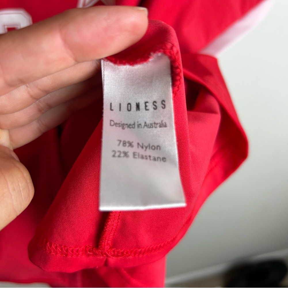 Lioness Red and White V‑Neck Jersey Top - Picture 10 of 11